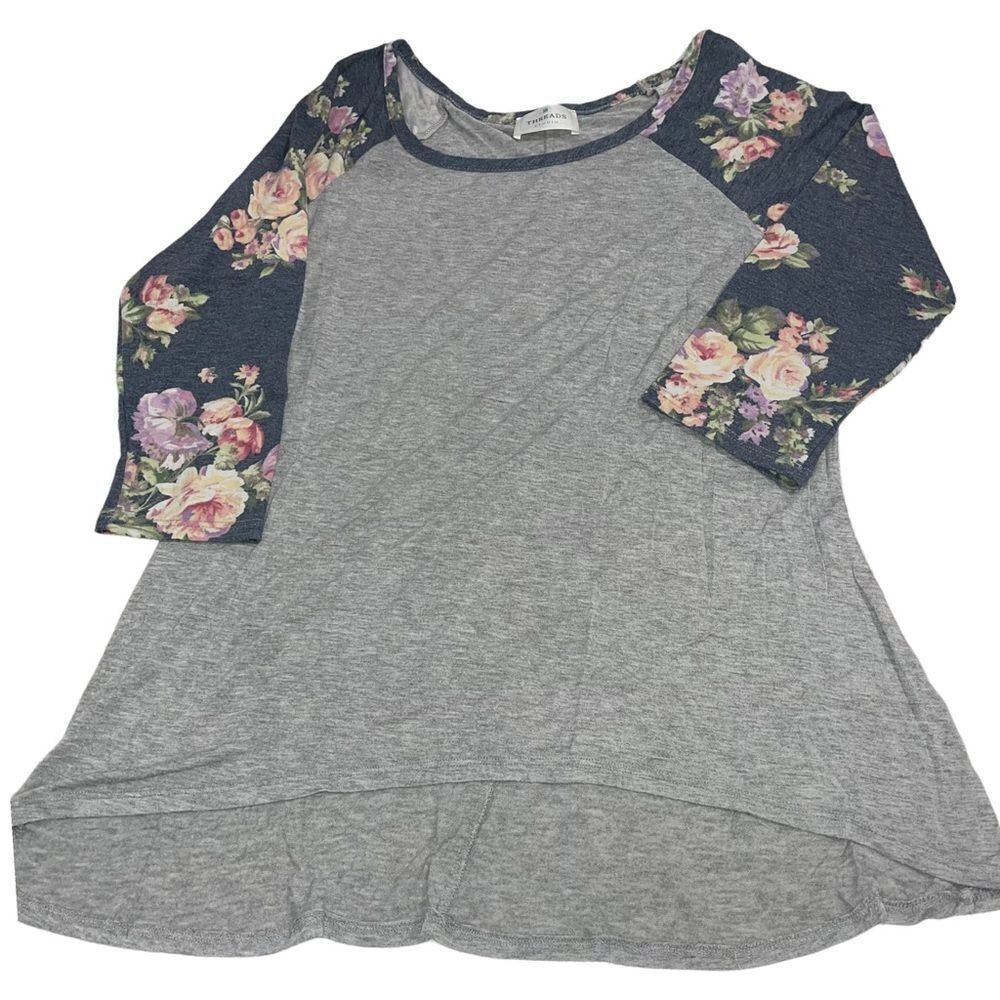 4/$25 - Threads Studio Grey Cotton w/ Bluish-Grey Floral‎ 3/4 Sleeves - Size Lg